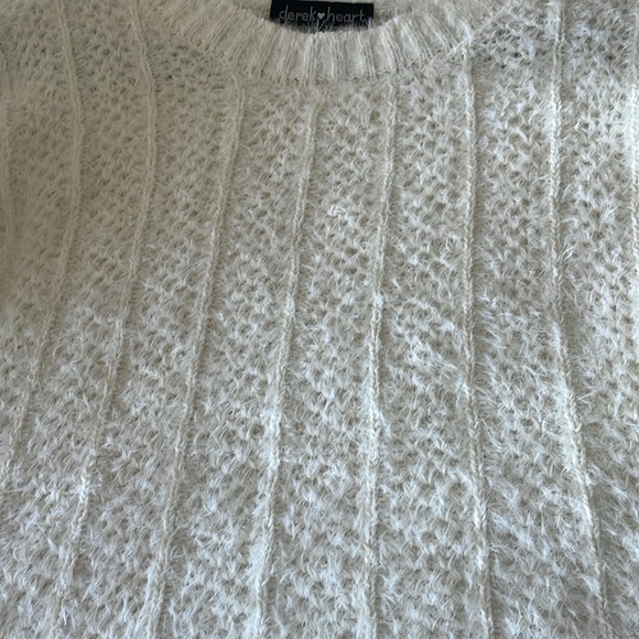 Derek❤️heart white fuzzy sweater. Size large - Picture 7 of 8